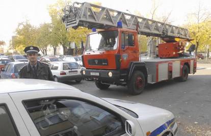 Usred noći mu polili auto razrjeđivačem i zapalili ga