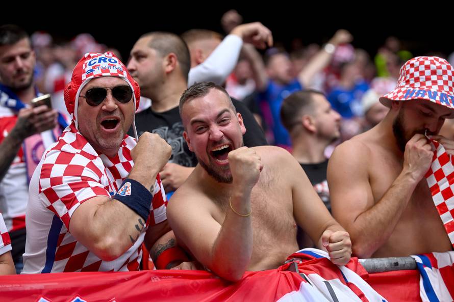 Hamburg: Navijači uoči početka utakmice Hrvatske i Albanije u 2. kolu skupine B na Europskom prvenstvu