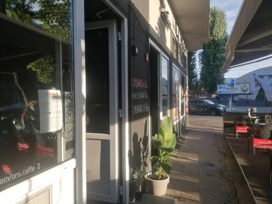 Otvorili su sve kafiće, kad ono, sunce ti poljubim, svi na terasi!