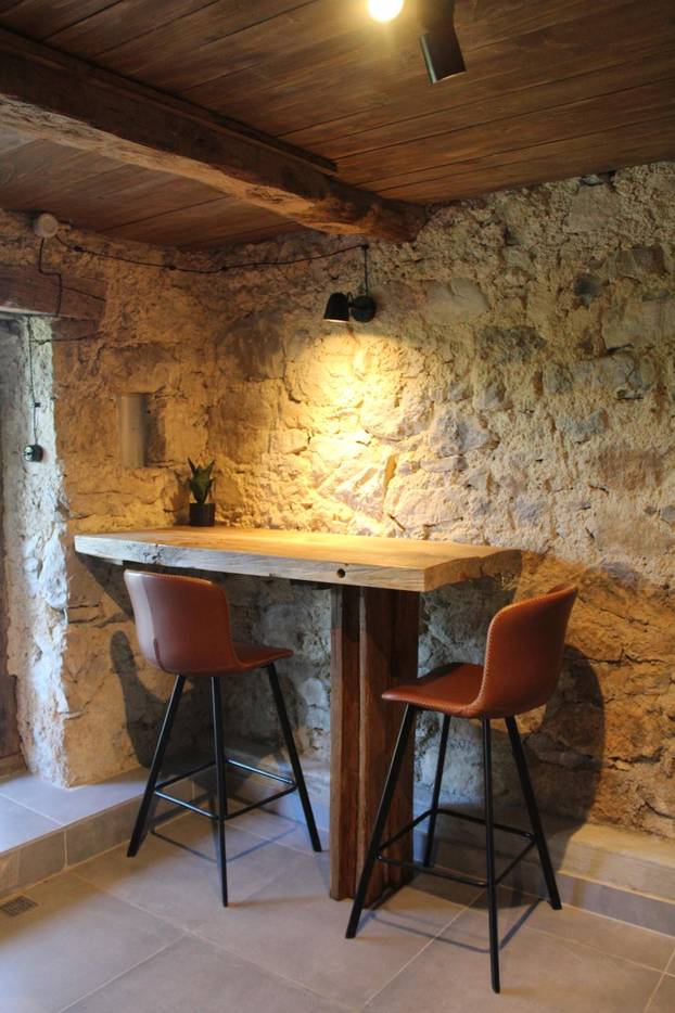 FOTO Ova kuća blizu Zagreba pravi je raj - filmove možete gledati iz bačve za kupanje!