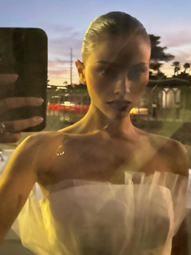 FOTO Leona Naomii misli da ne provocira mrežastim majicama: 'Ja sam samo senzualna žena'