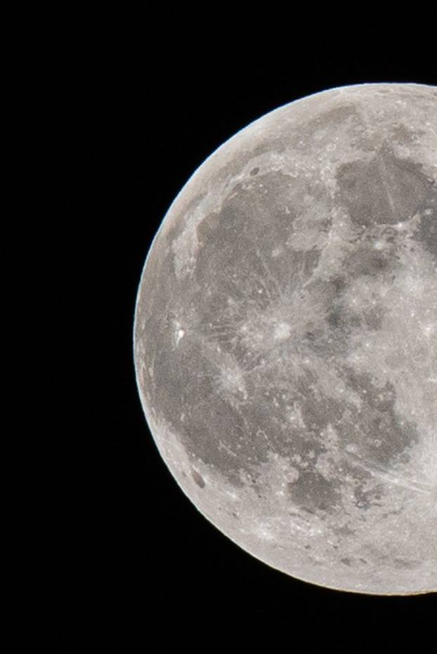 Pun mjesec na nebu iznad Osijeka