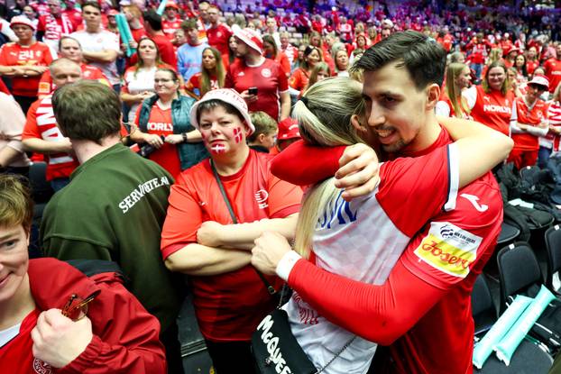Herning: Utjehu nakon izgubljene utakmice protiv Njemačke rukometaši potražili u zagrljaju svojih obitelji