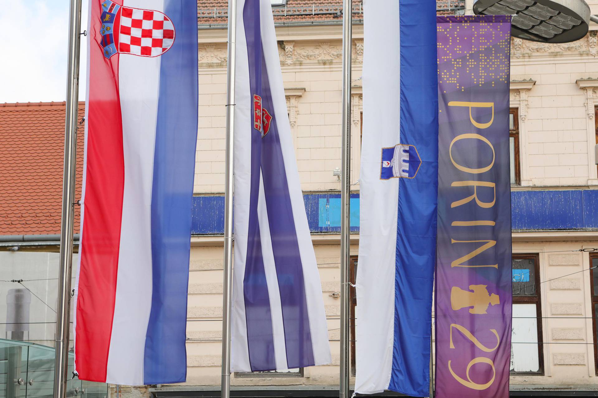 Osijek: Službenim podizanjem zastave počeo je Tjedan Porina 