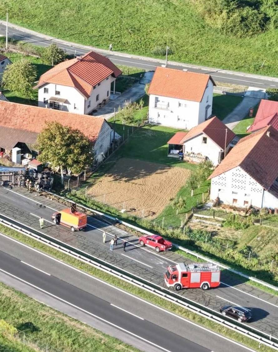 FOTO Muškarac (68) iz BiH se prevrnuo šleperom na A2 u Zagorju: Lakše je ozlijeđen
