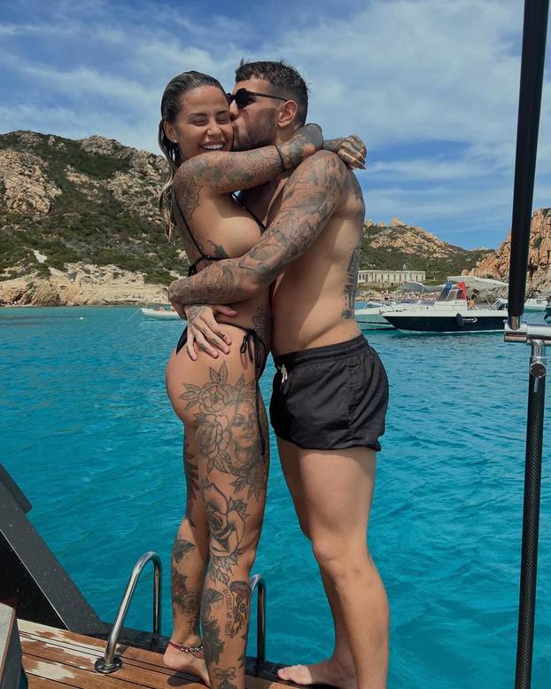 FOTO Od 'Tigrice' do odvjetnice. Ovo su paragvajske i francuske WAGS-ice: Koje su zanosnije?