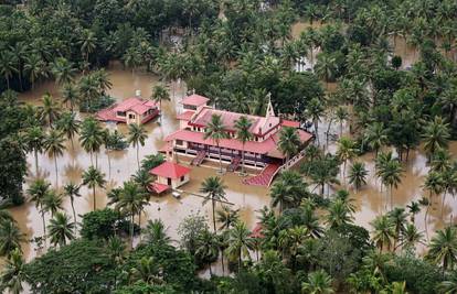 Monsunske poplave u Indiji: Najmanje 324 ljudi je poginulo