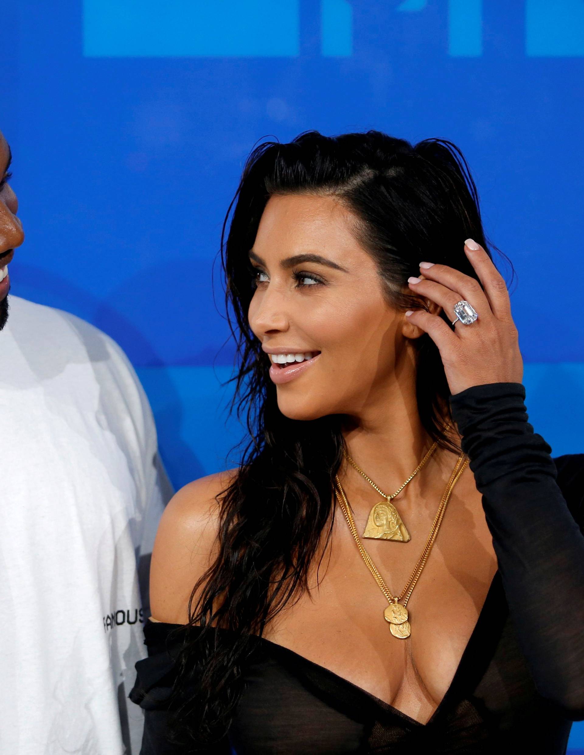 Kim Kardashian and Kanye West arrive at the 2016 MTV Video Music Awards in New York