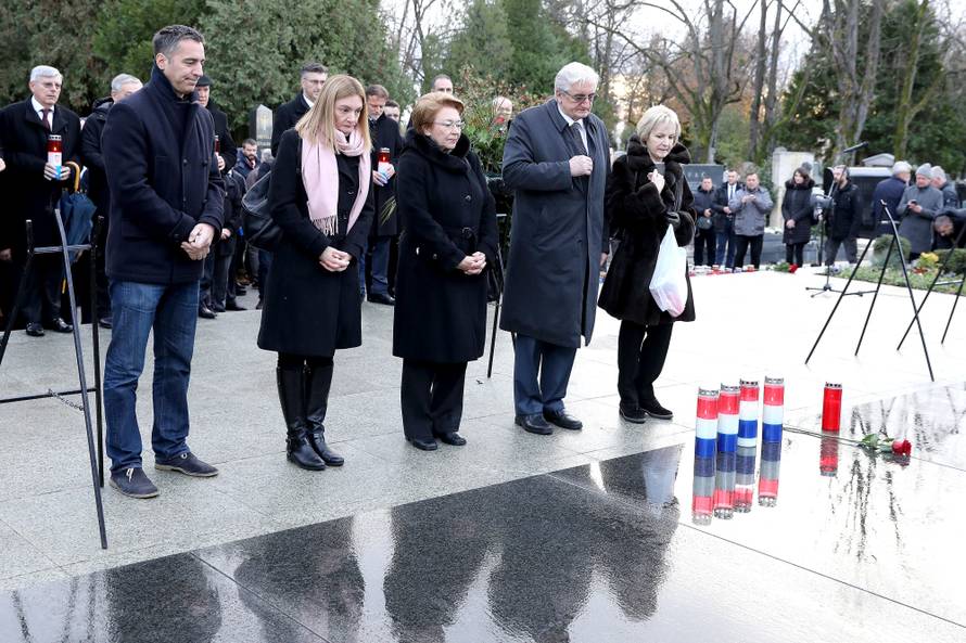 Zagreb: HDZ ploÅ¾io vijenac na grob predsjednika TuÄmana