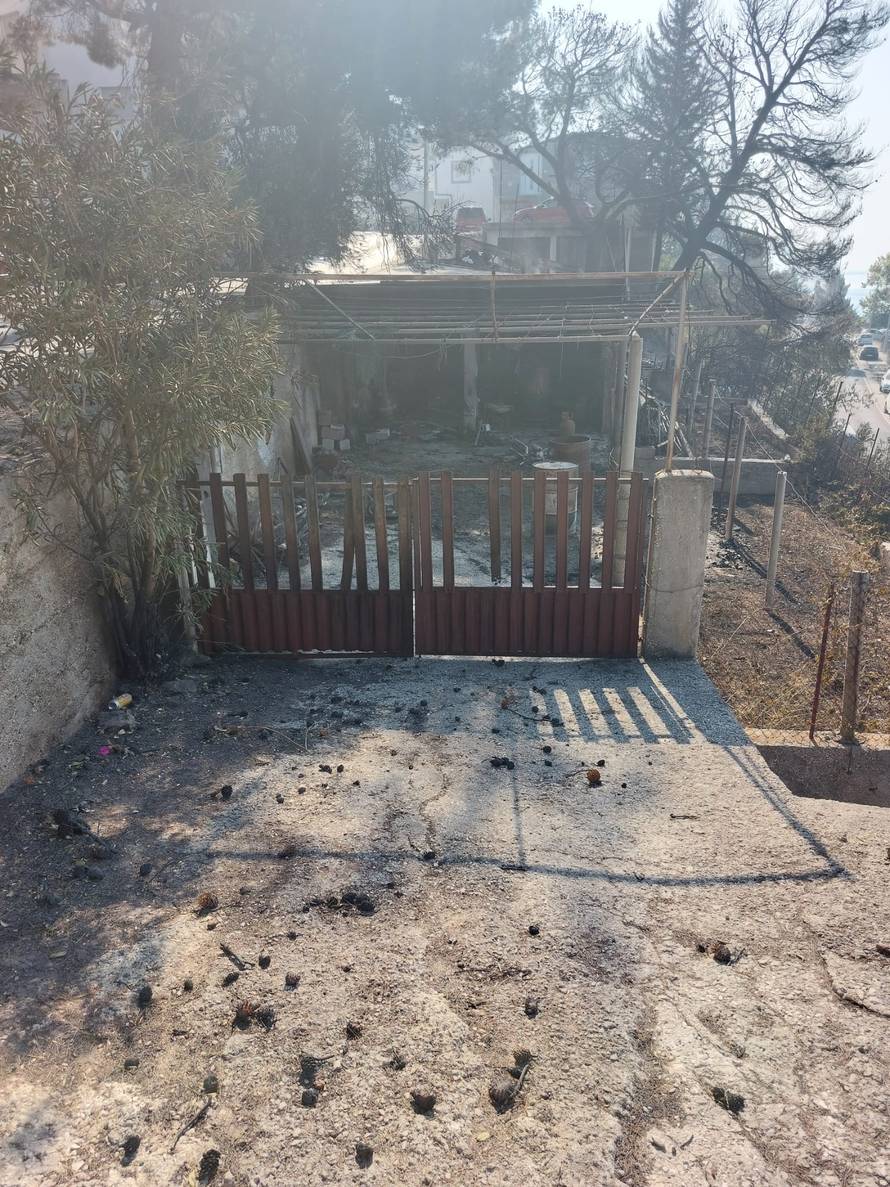 DRAMATIČNI PRIZORI Od kuća i apartmana ostalo tek zgarište! Požar kraj Omiša gutao sve