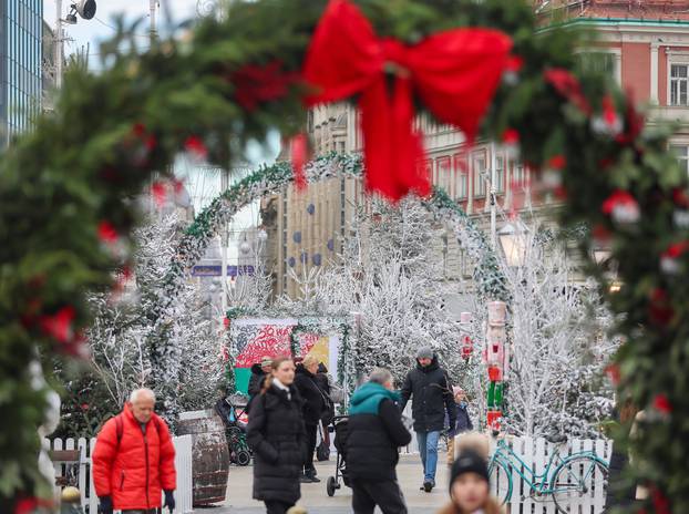 Zagreb: Gradska atmosfera u središtu grada na lokacijama Adventa 