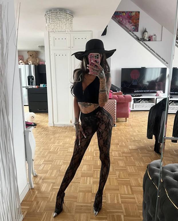 FOTO Bujna Elisa za obline je iskeširala 100.000 €: Hoću tipa koji izgleda kao rock zvijezda...