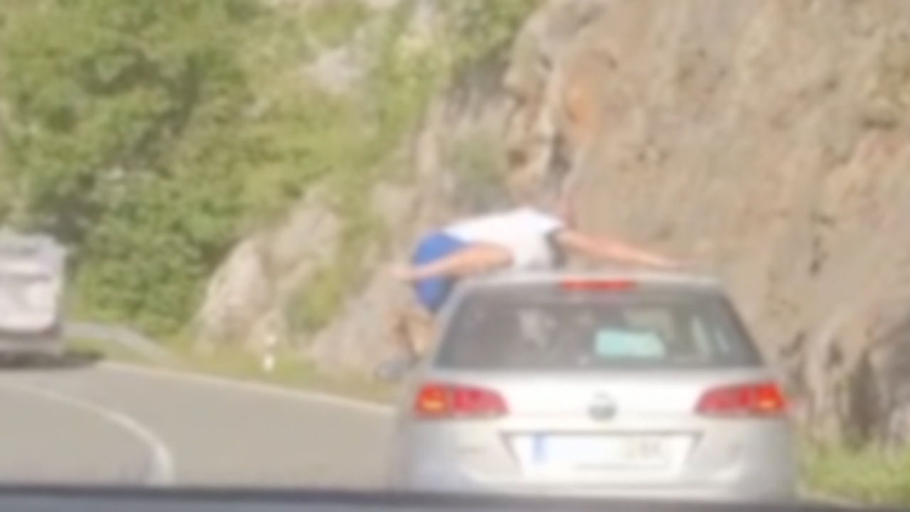 VIDEO Sulude scene kod Paga. U vožnji se pokušao popeti na krov automobila: 'Bili su pijani!'