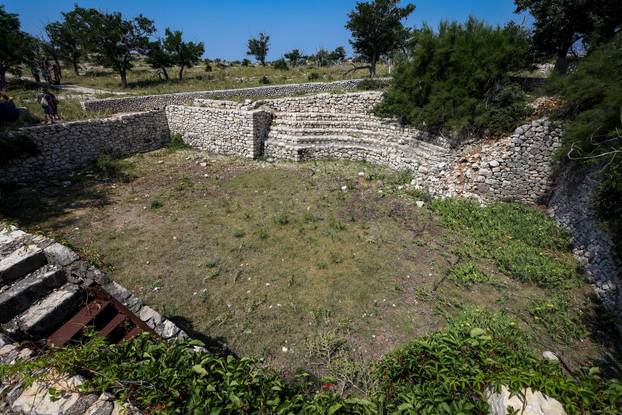 Goli otok je nekada bio zatvor za političke zatvorenike, koji je djelovao između 1949. i 1956.