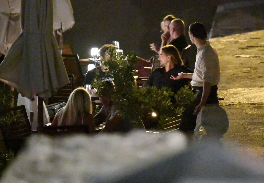 Niko KranjÃ¨ar, Zrinka CviteÅ¡iÃ¦ i DuÅ¡an BuÃ¨an druÅ¾ili se nakon predstave "Tko pjeva zlo ne misli"