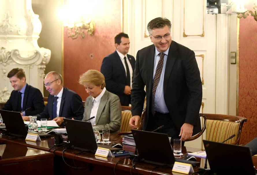 Potrošit će milijune: Država nabavlja čak 1000 novih vozila