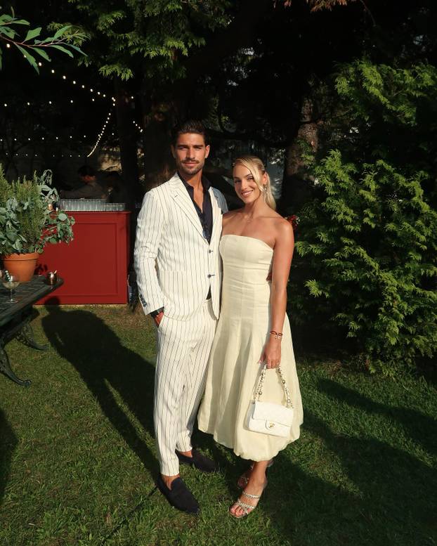 FOTO Kratka haljina i zavodljivi pogled. Ovako je najljepša nogometašica uplovila u 2026.