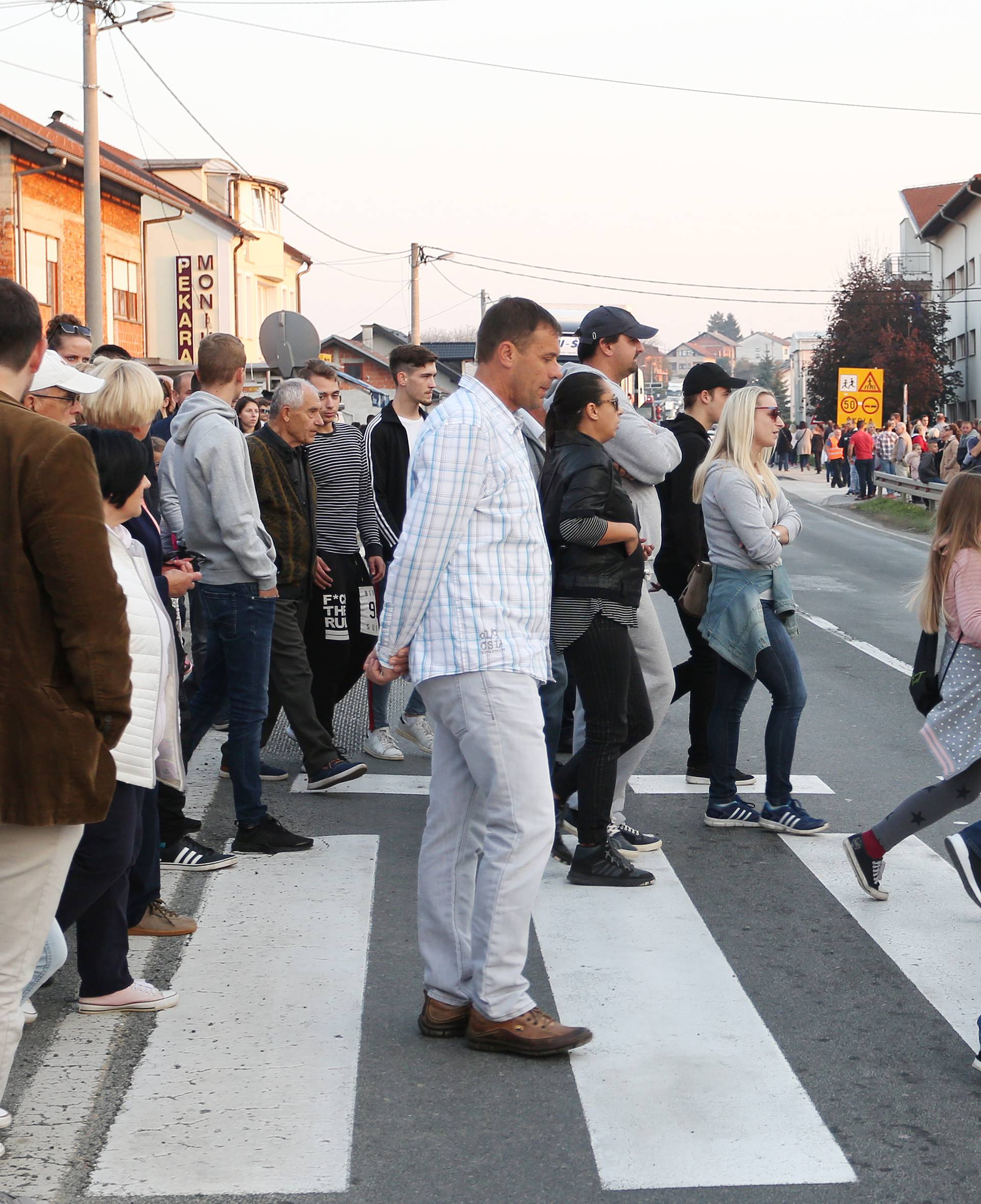 Karlovac: Prosvjed mjeÅ¡tana nakon pogibije 10-godiÅ¡njeg djeÄaka