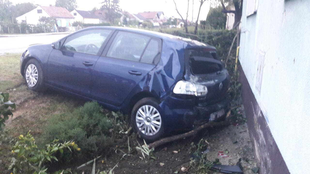 Uf, kad ti mama sazna: Napio se, nagazio i - zabio u kuću