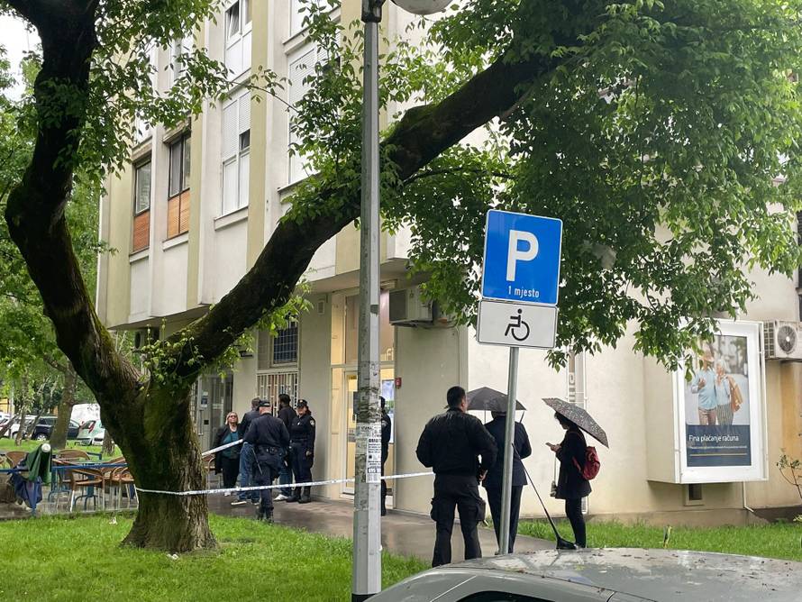 Oružana pljačka u Zagrebu! Maskirani upali u poslovnicu u Gajnicama i pobjegli s novcem