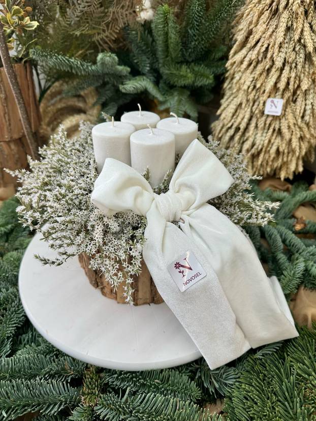 Naši umjetnici i dizajneri nude ukrase za Božić: Šalice se zlate, a vezeni vijenci su najtraženiji