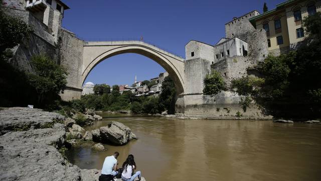 Mostar: Zbog milijunskh radova na HE Mostar, rijeka Neretva promijenila boju