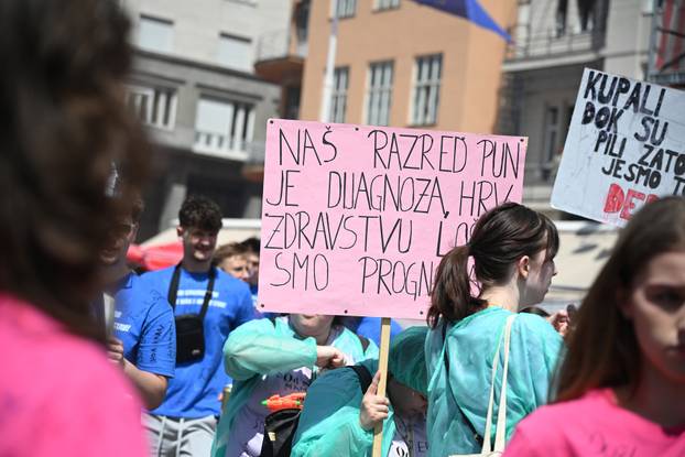 Zagreb: Zagrebački maturanti slave zadnji dan škole