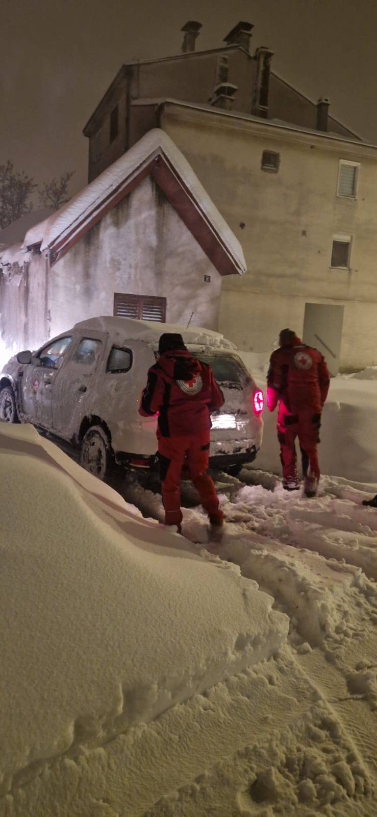 Domar škole u Gračacu primio dvije obitelji s djecom u svoj dom: 'Važno je pomoći ljudima'