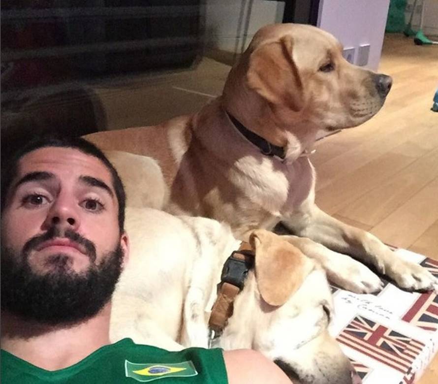Messi, uz nogu! Isco ne smije šetati psa ulicama Madrida...