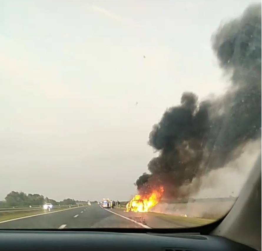 Buktinja na autocesti: 'Bilo je strašno, cijeli auto je izgorio'