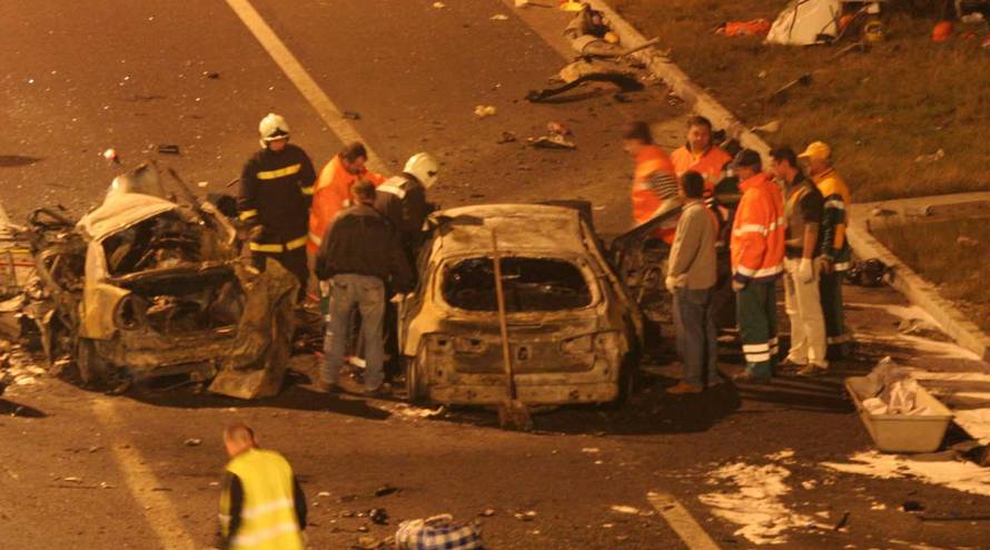 ARHIVA - 9.11.2006. Stravi?na nesre?a na autocesti Rijeka-Zagreb: Izgorjele tri osobe, jedna umrla u bolnici