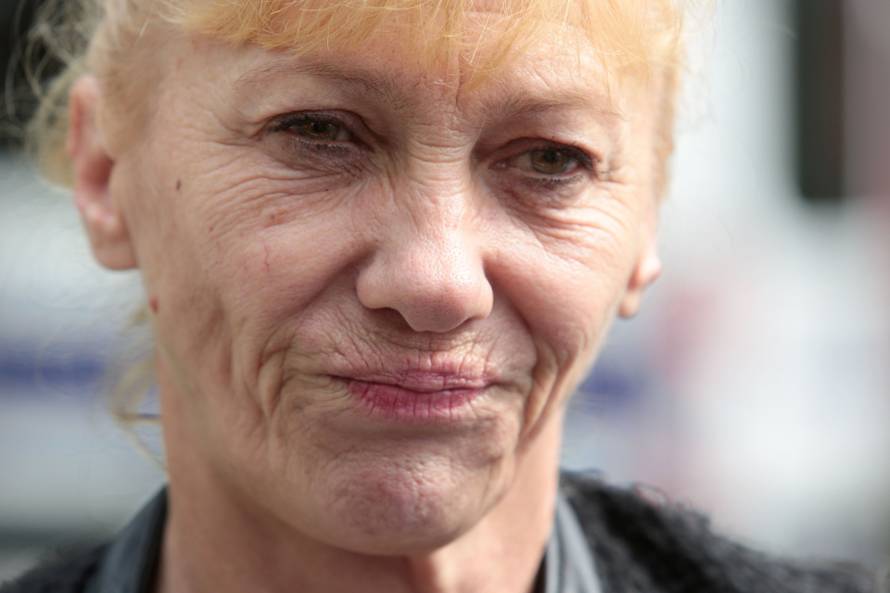 Zagreb: Jadranka Jež deložirana iz stana nakon što je policija odnijela aktiviste Živog zida