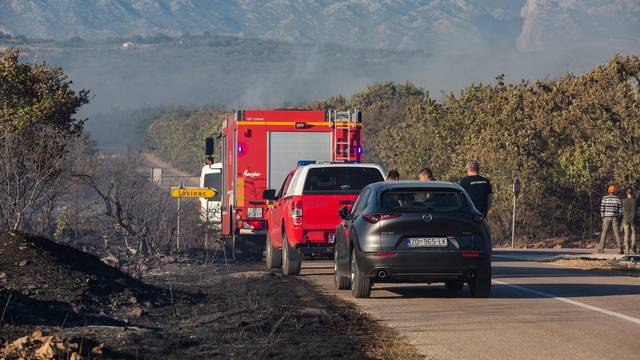 Posljedice požara kod Visočana koji još nije do kraja ugašen