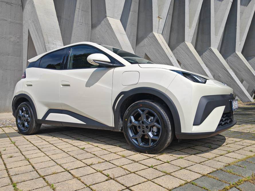 Pokazao kako mu kineski auto izgleda nakon 220.000 km u 2 godine. Premiumi na aparatima