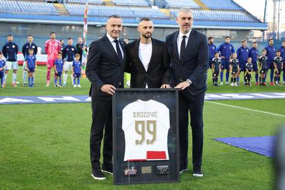 FOTO Brozović se i službeno oprostio od reprezentacije. Navijači ga dočekali ovacijama