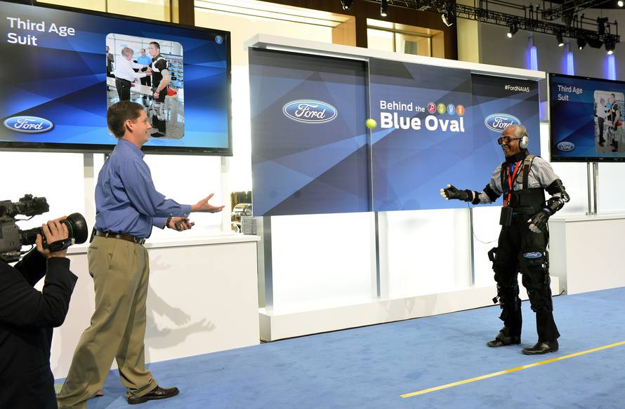 Kakav je to osjećaj imati 100 godina? Isprobajte ovo odijelo