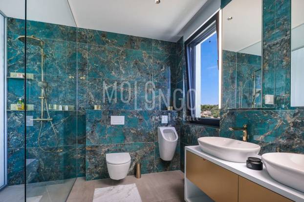 Opa! Vila na Pagu opremljena je tako da ni ne morate na plažu