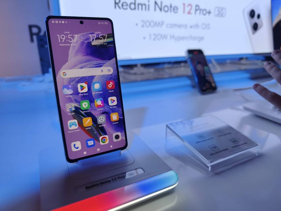 Xiaomi za popularni Redmi Note 12  uzeo najbolje od svojeg top modela, a ovo su četiri noviteta