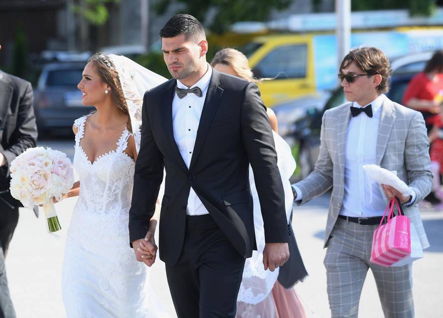 Vjenčanje boksača Filipa Hrgovića i Marinele Čaja u župi Svih svetih u Sesvetama