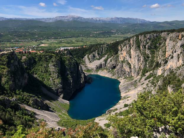 Modrom jezeru vraća se prirodni ton boje vode