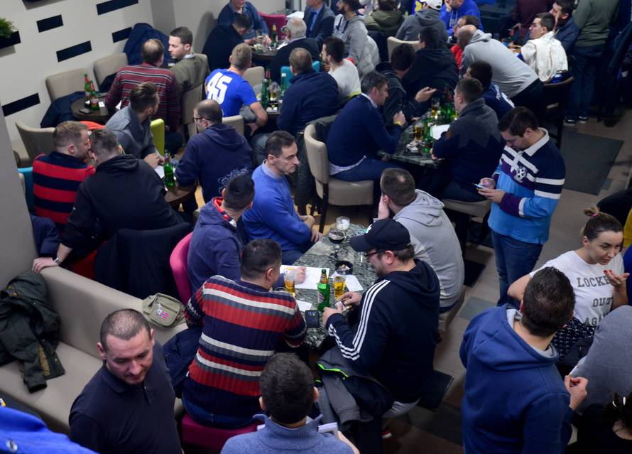 To je Dinamo: Pjesma, šalovi i strast u kvartu Nike Kranjčara