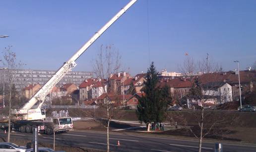 Postavljali bor kraj Bandićevih fontana, pa su napravili kolaps