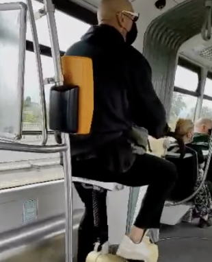 VIDEO Što je, ovo?! U tramvaj u Zagrebu unio je sobni bicikl: 'Pedalirao je tako tri stanice'