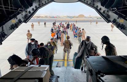 Amerikanci iz Kabula od jučer izvukli 2000 ljudi na 18 letova