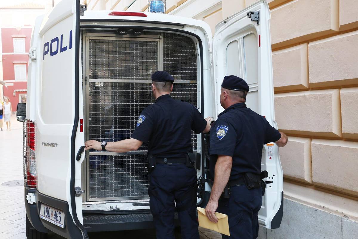Talijan na Ultri prodavao drogu, Francuza uhitili jer je napao policajca u parku kraj festivala
