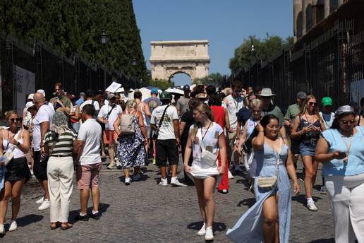 Europa na udaru vru&cacute;ina: Francuska sru&scaron;ila temperaturni rekord, zatvaraju se &scaron;kole