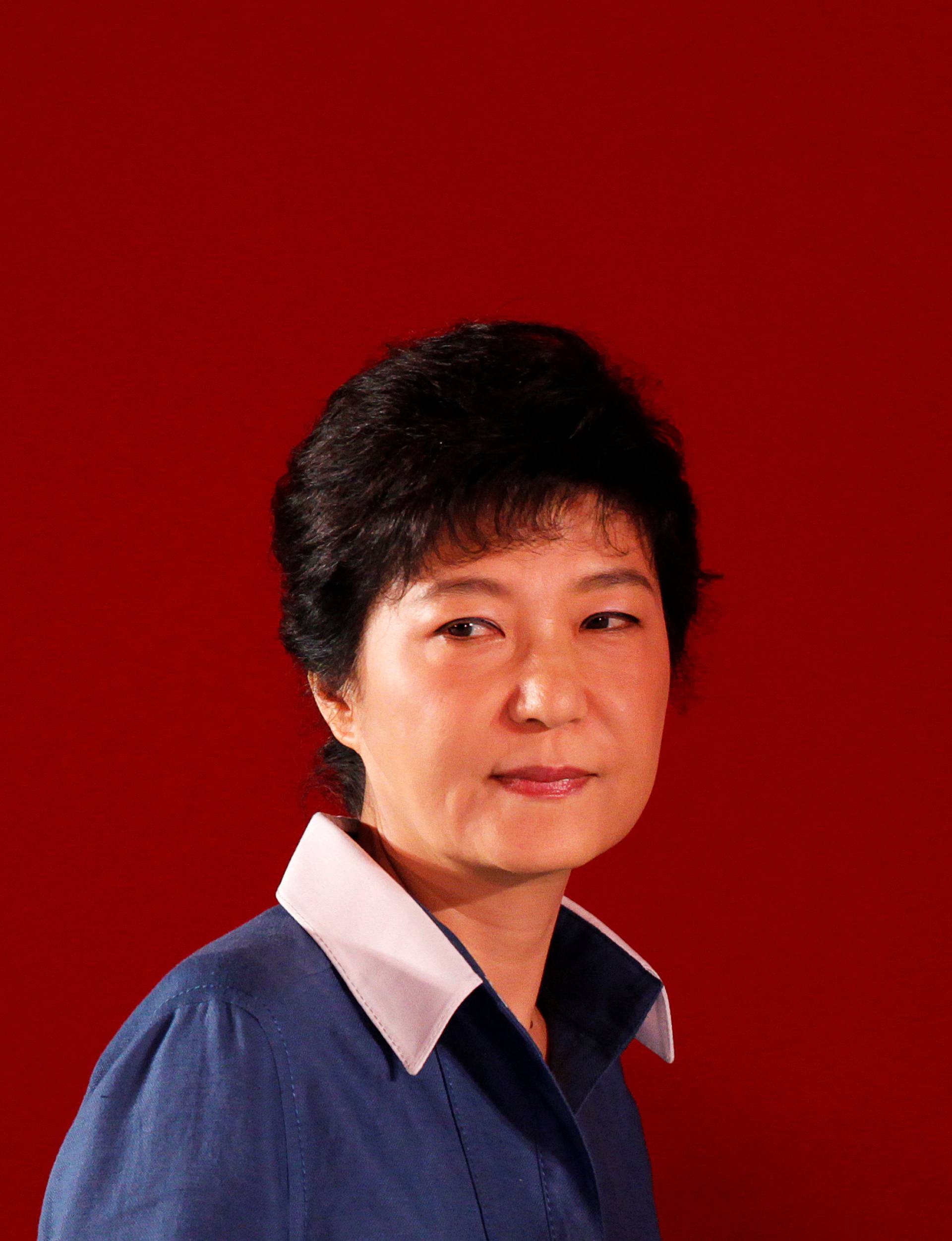 Park Geun-hye attends a national convention of the ruling Saenuri Party in Goyang
