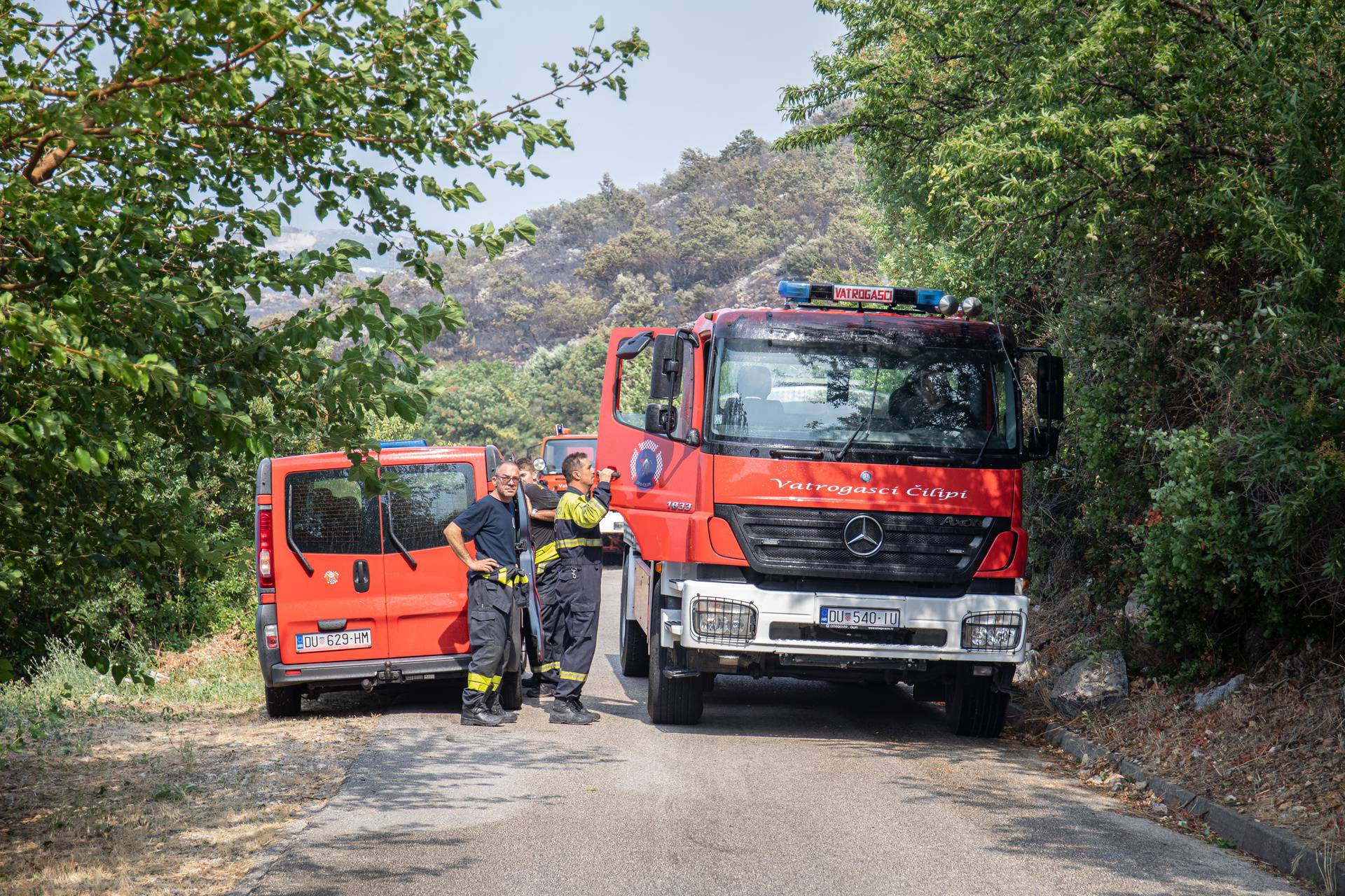 Vatrogasci se bore s požarom koji je buknuo u Župi dubrovačkoj