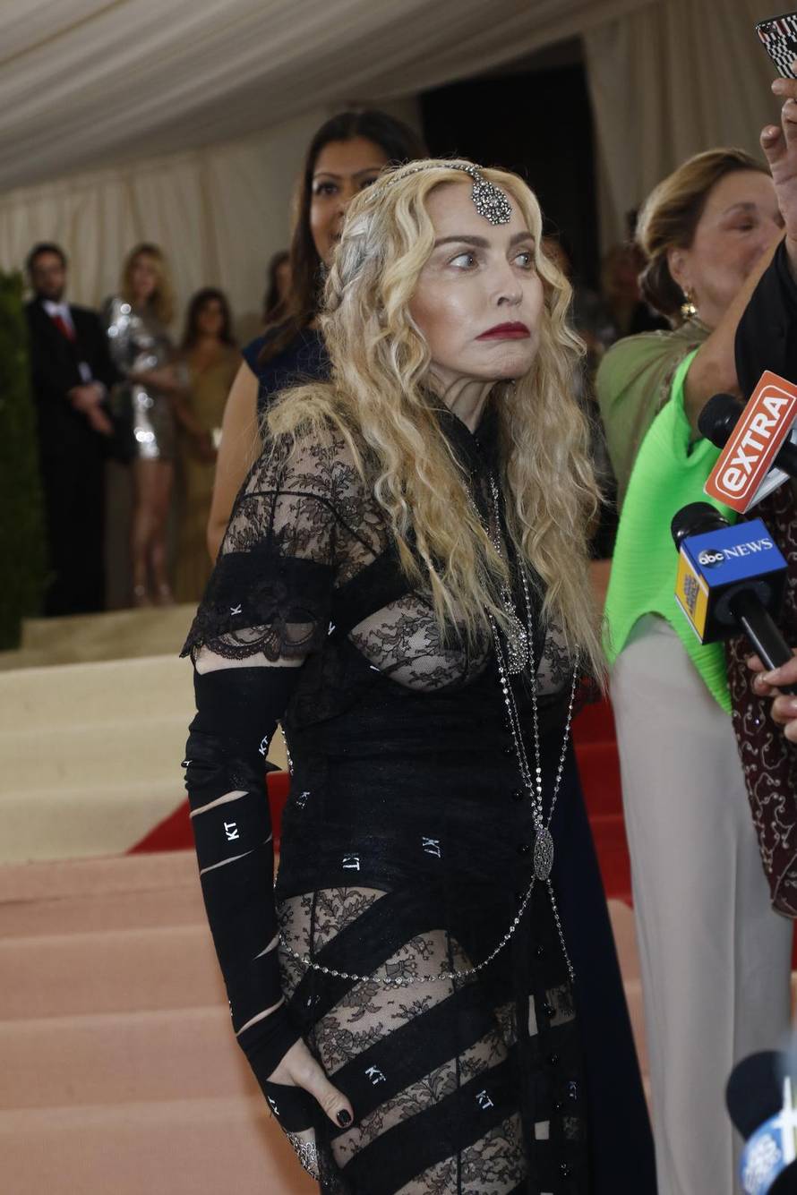 New York: Poznati se okupili na MET gala ve?eri