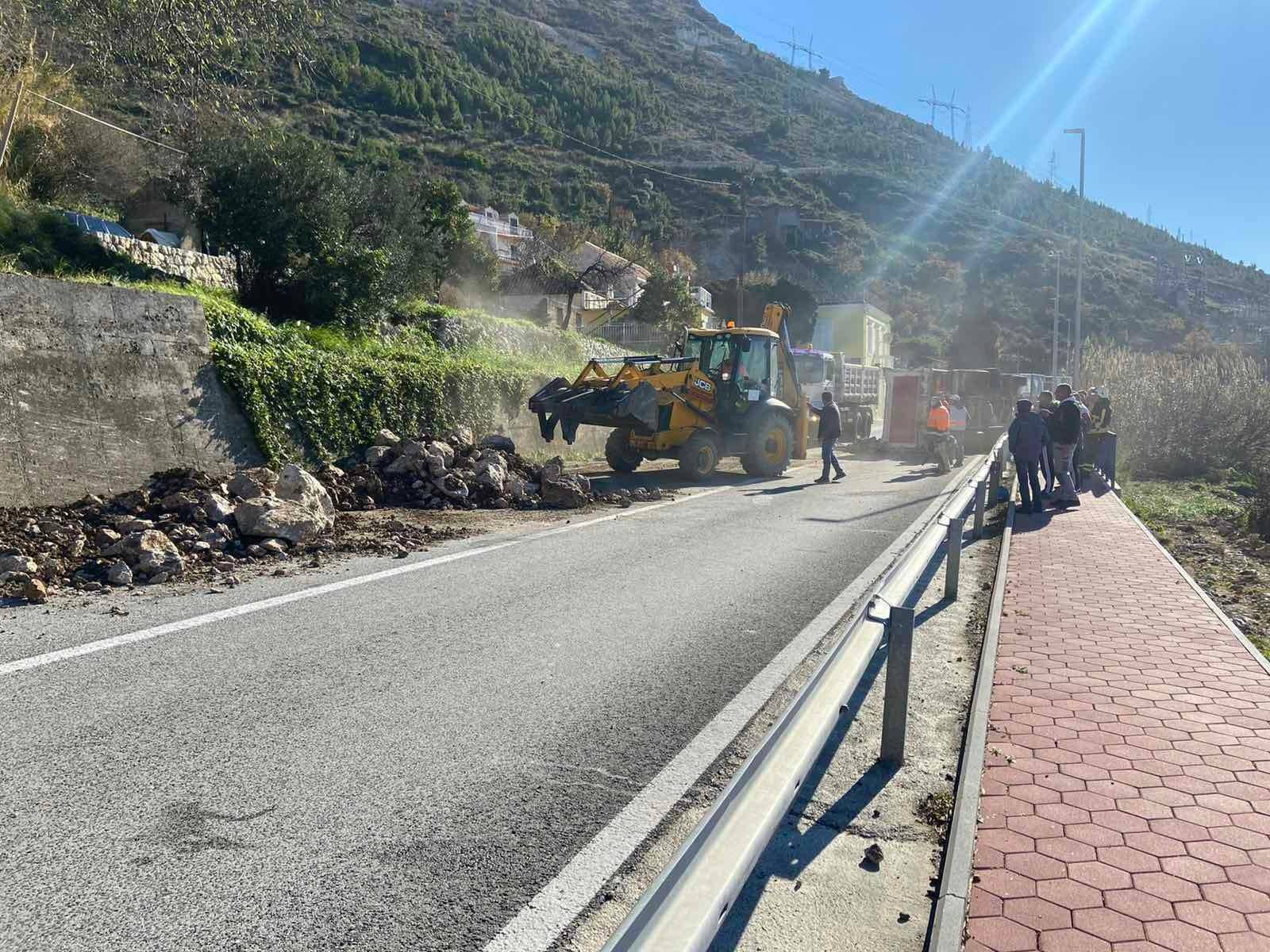 Kod Dubrovnika se prevrnuo kamion, morali zatvoriti cestu